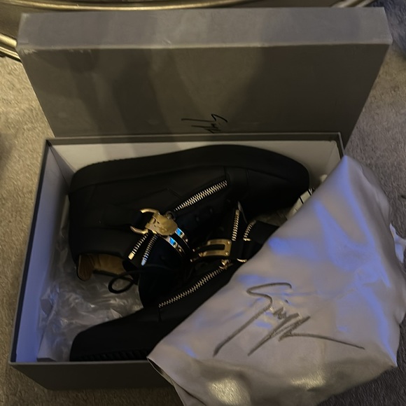 Black Giuseppe zanotti designer sneakers 100% authentic excellent condition - Picture 8 of 9